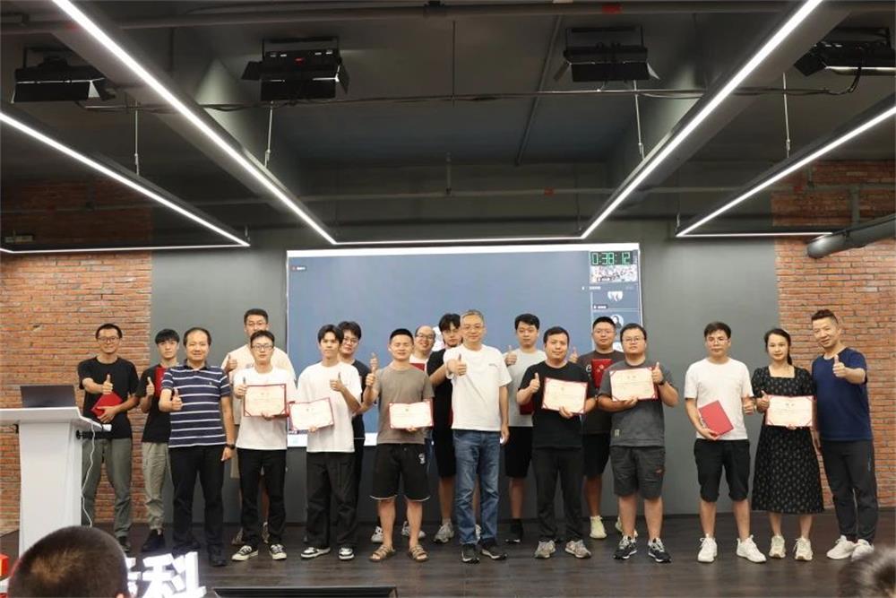 梁军.jpg 梁军.jpg